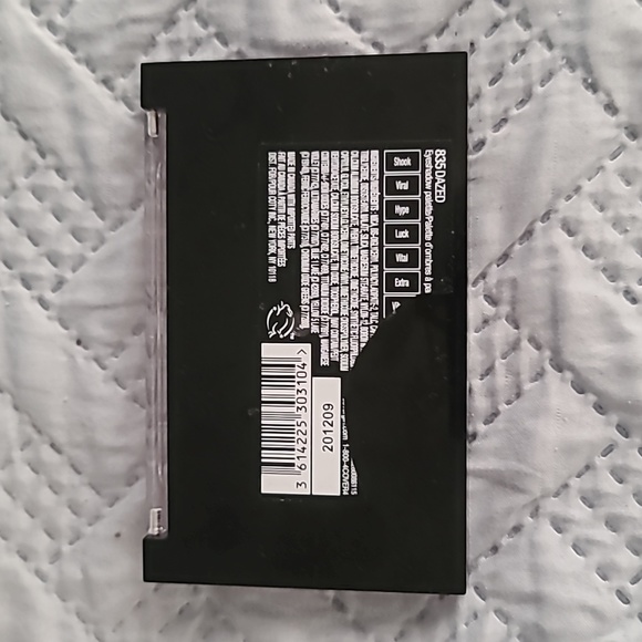 Covergirl 835 Trunaked Dazed Pallette - Picture 2 of 2